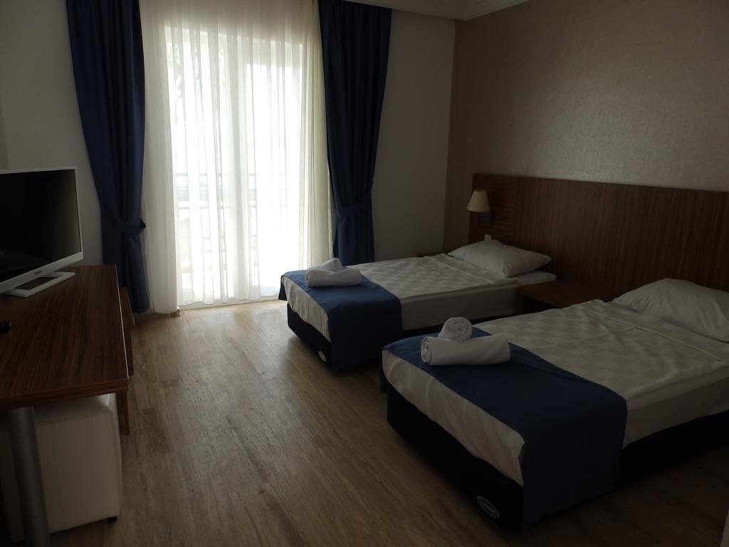 Club Blue White All Inclusive Turgutreis Δωμάτιο φωτογραφία