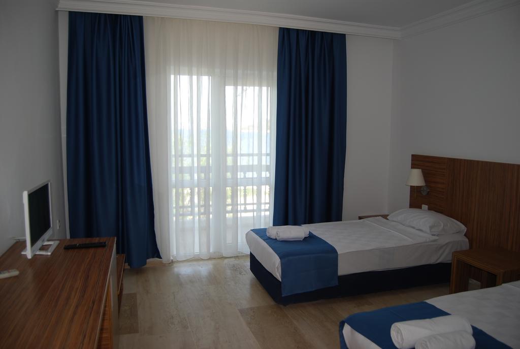 Club Blue White All Inclusive Turgutreis Δωμάτιο φωτογραφία